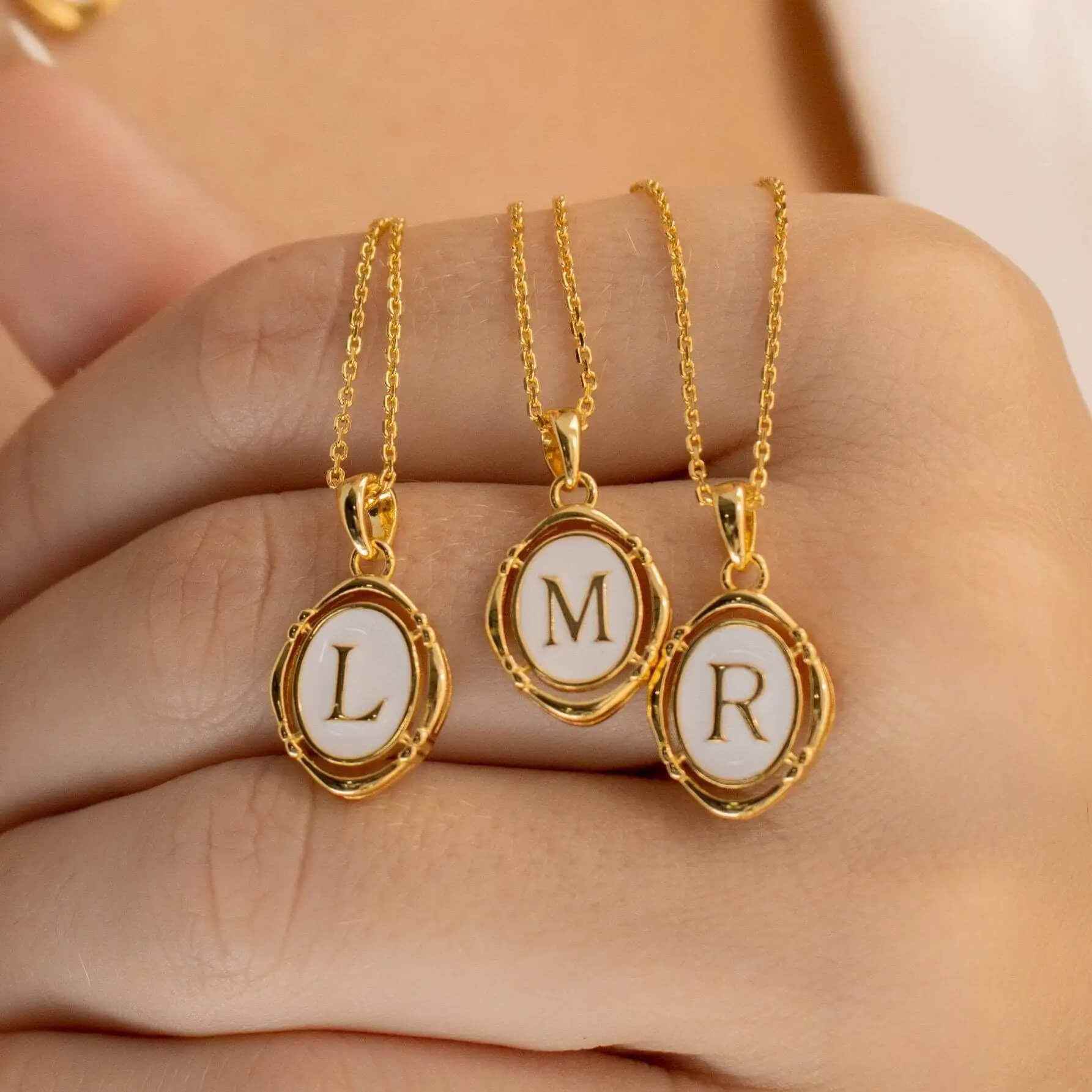 Emma Initial Pendant Necklace - RIYOVA Jewelry