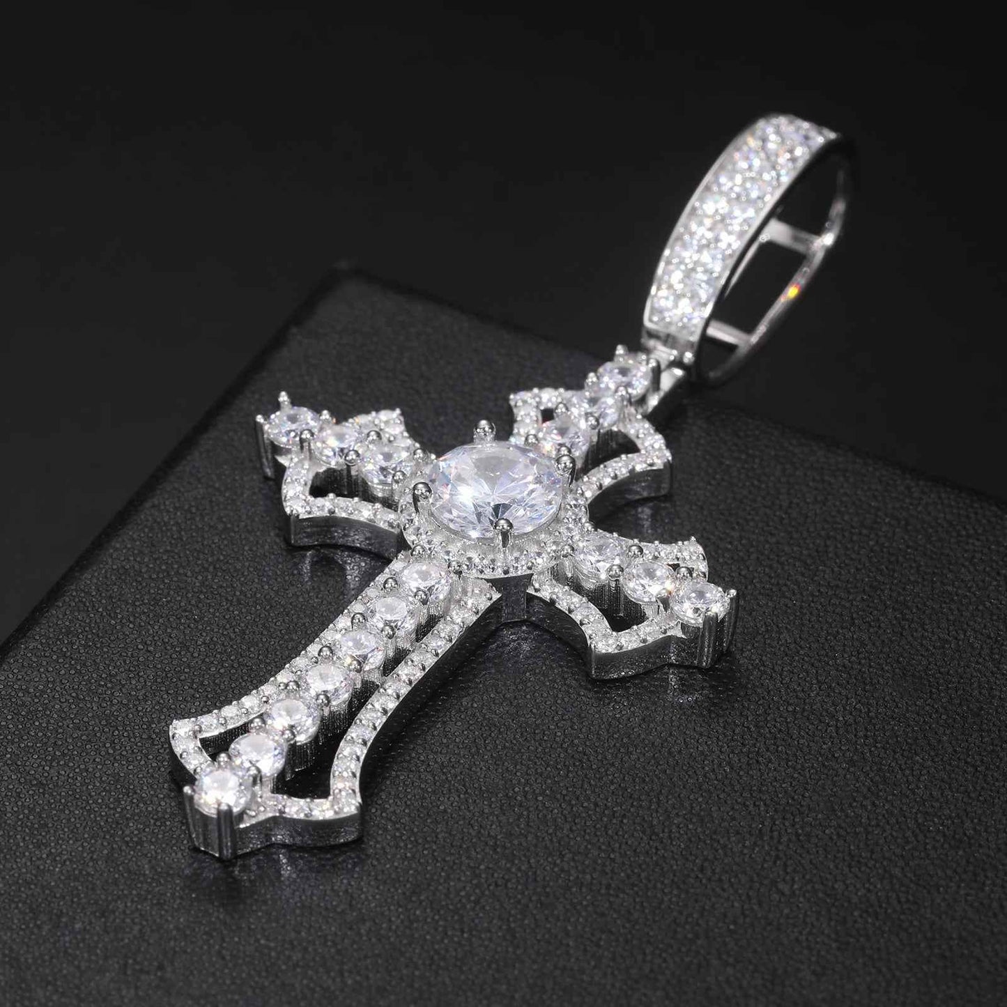 Dominic Pendent Necklace - RIYOVA Jewelry