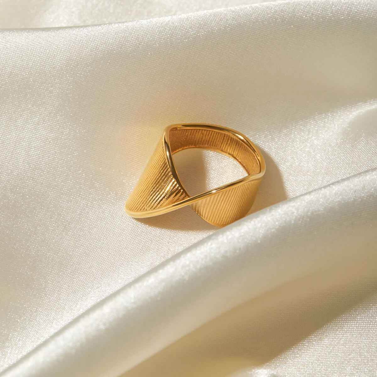 Elara Ring - RIYOVA Jewelry