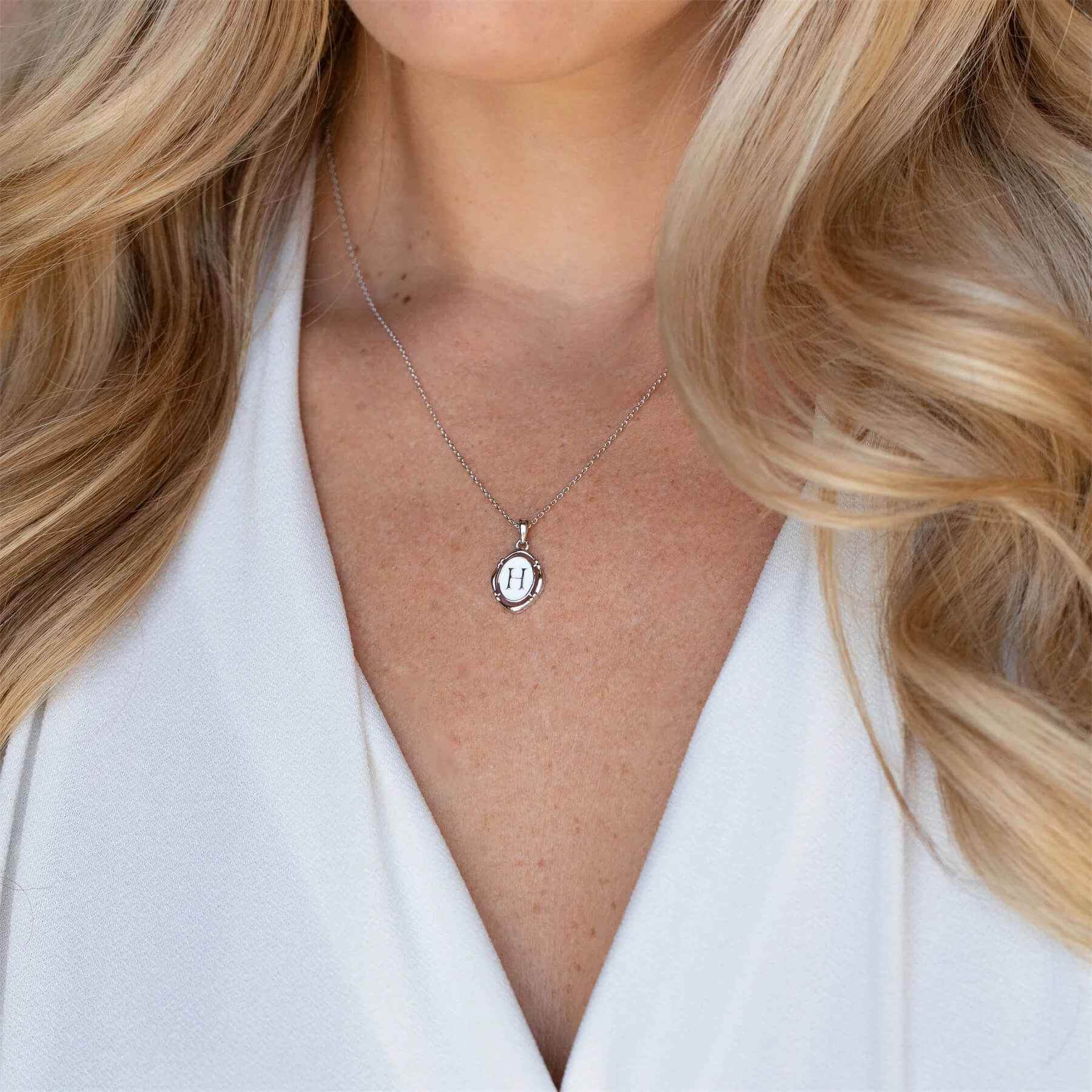 Emma Initial Pendant Necklace - RIYOVA Jewelry